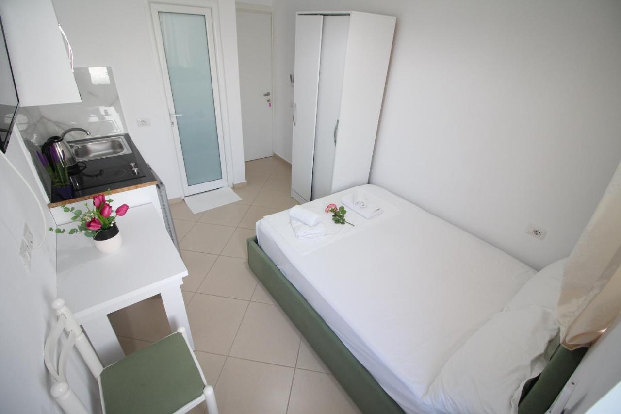 Emerald Inn Ksamil Buitenkant foto