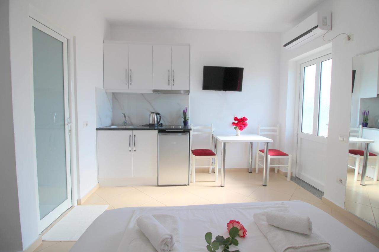 Emerald Inn Ksamil Buitenkant foto